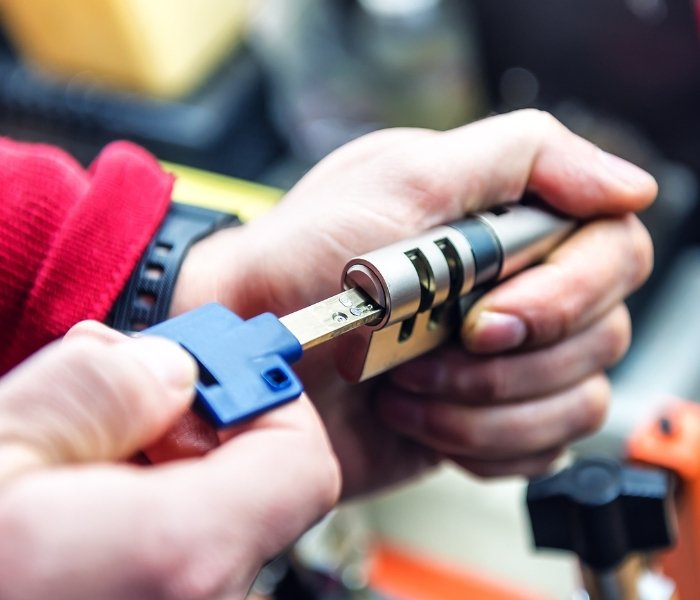 scarborough locksmith technician testing a lock